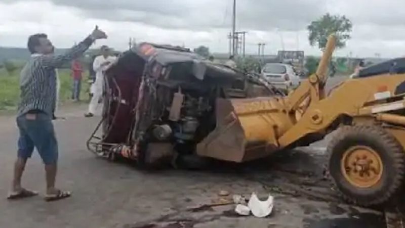 madhya pradesh five people killed in horrible road accident in rajgarh
