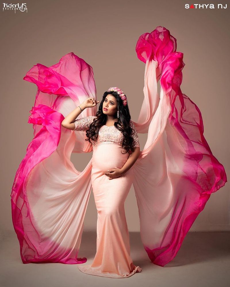 bharathi kannama serial actress farina different poses in pregnancy photo shoot