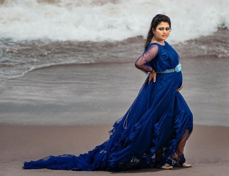 bharathi kannama serial actress farina different poses in pregnancy photo shoot