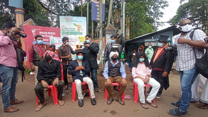 Magicians protest by burning tea on the head