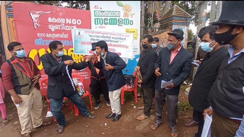Magicians protest by burning tea on the head