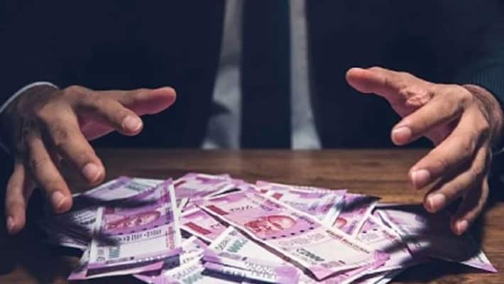 Man Finds Rs 52 Cr in His Bank Account Days After 2 Boys Were Credited With Over Rs 900 Cr Man Finds Rs 52 Cr in His Bank Account Days After 2 Boys Were Credited With Over Rs 900 Cr