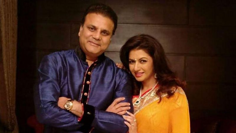 salman khan actress bhagyashree share photo of her husband under her feet