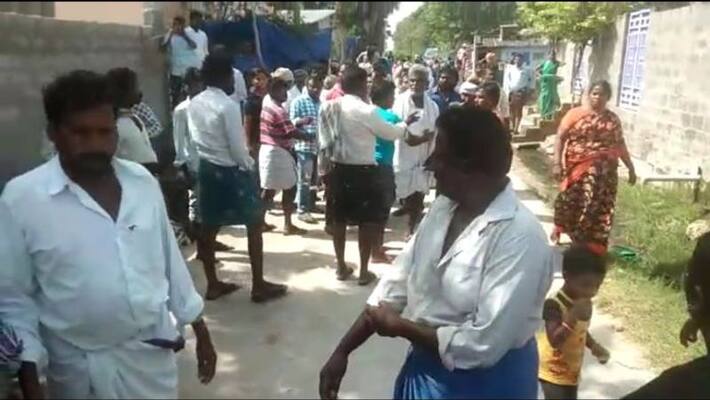 fight between ysrcp, tdp activists in guntur district fight between ysrcp, tdp activists in guntur district