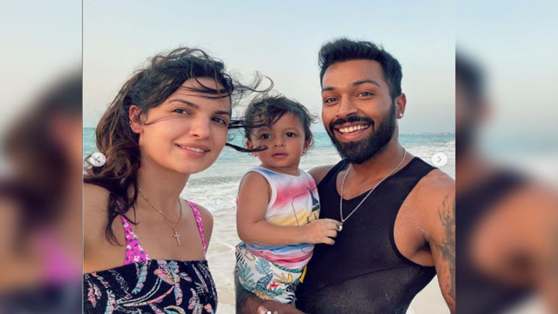 IPL 2021, Mumbai Indians star Hardik Pandya's wife Natasa stankovic shares hot mirror selfie in UAE spb