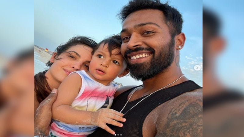 IPL 2021, Mumbai Indians star Hardik Pandya's wife Natasa stankovic shares hot mirror selfie in UAE spb