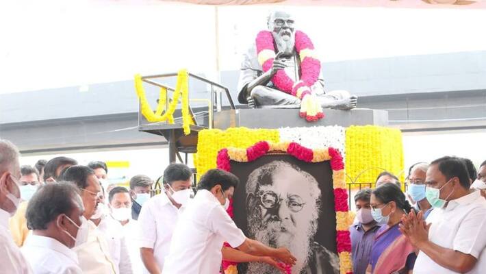 Just Guts .. Bravely, Chief Minister Stalin who paid homage to Periyar .. Single photo that went viral. Just Guts .. Bravely, Chief Minister Stalin who paid homage to Periyar .. Single photo that went viral.