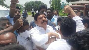 Minister Jogi Ramesh Convoy blocked by villagers in Pedana AKP Minister Jogi Ramesh Convoy blocked by villagers in Pedana AKP