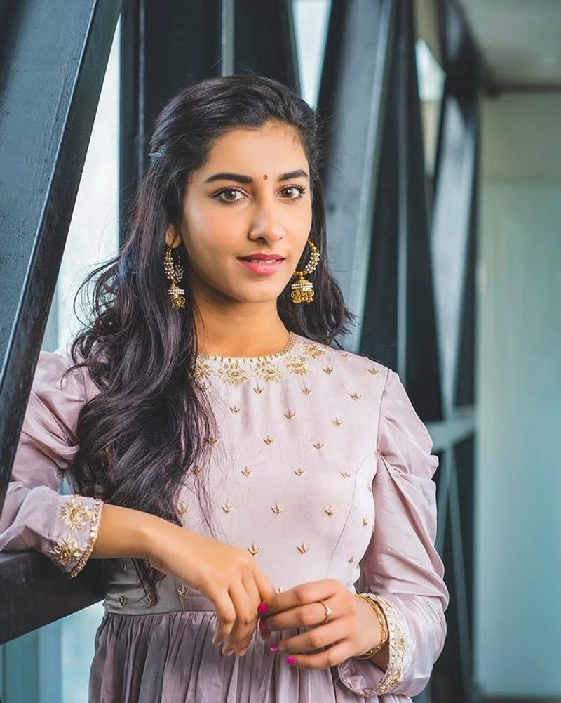 Tollywood Anchor Vishnupriya glamorous photos in trendy outfit
