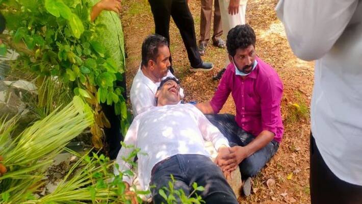 Tension prevails at Chandrababunaidu residence in guntur Tension prevails at Chandrababunaidu residence in guntur