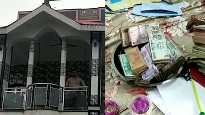 Vigilance raid - 3 kg gold, money siezed Vigilance raid - 3 kg gold, money siezed