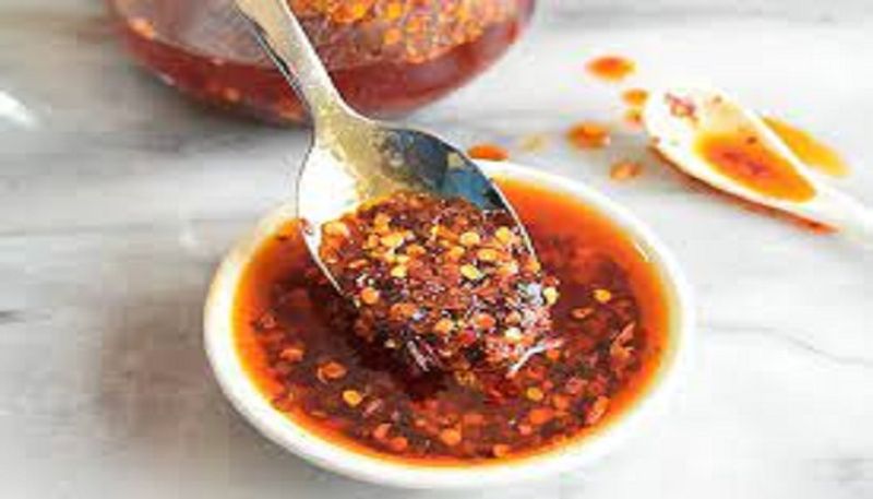 What is Chilli oil? How to make it at home?