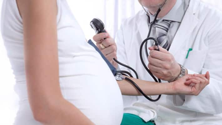 The Cheating doctor who deceived the women who came for treatment and made them pregnant .. he paying for his own semen. The Cheating doctor who deceived the women who came for treatment and made them pregnant .. he paying for his own semen.