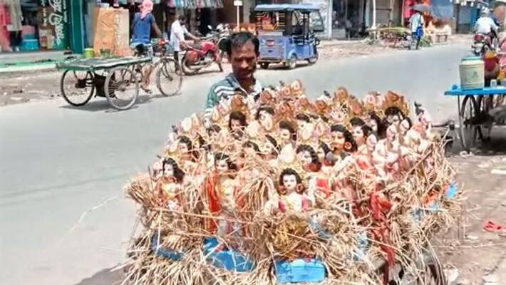 Thousands of idols of Bishwakarma remained in the market till the afternoon bpsb Thousands of idols of Bishwakarma remained in the market till the afternoon bpsb