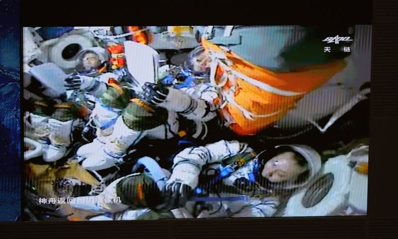 Chinese astronauts land safely after 90 days
