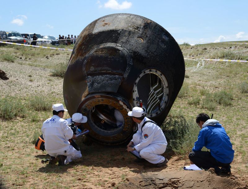 Chinese astronauts land safely after 90 days