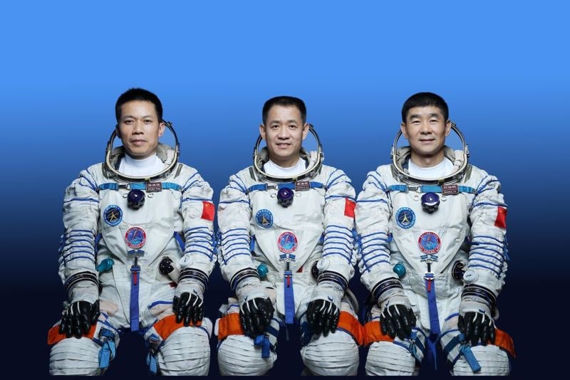 Chinese astronauts land safely after 90 days