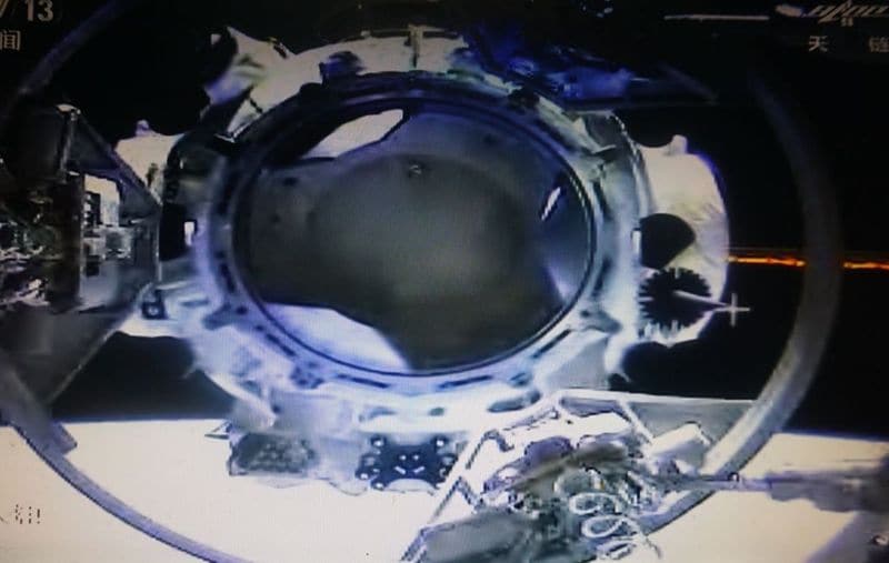 Chinese astronauts land safely after 90 days