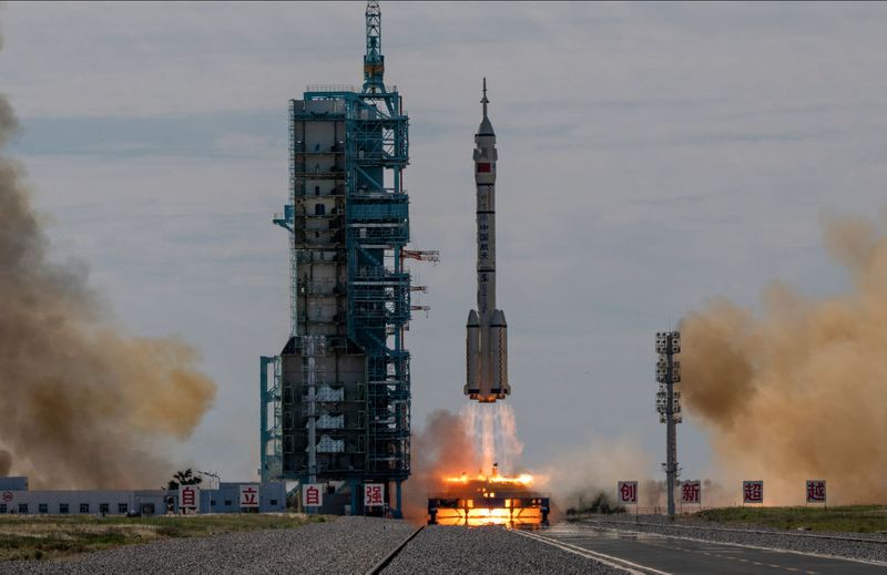 Chinese astronauts land safely after 90 days