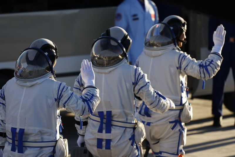 Chinese astronauts land safely after 90 days