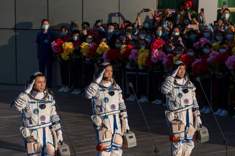 Chinese astronauts land safely after 90 days