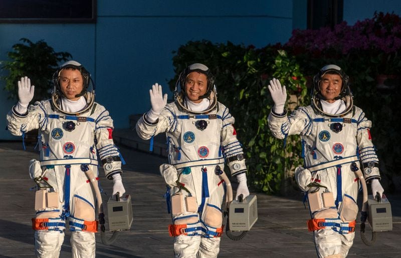 Chinese astronauts land safely after 90 days