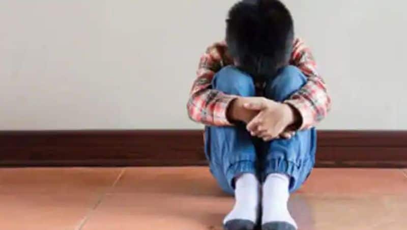 Weird news London 15-year-old boy inserted a USB cable inside his body to measure the length of his penis