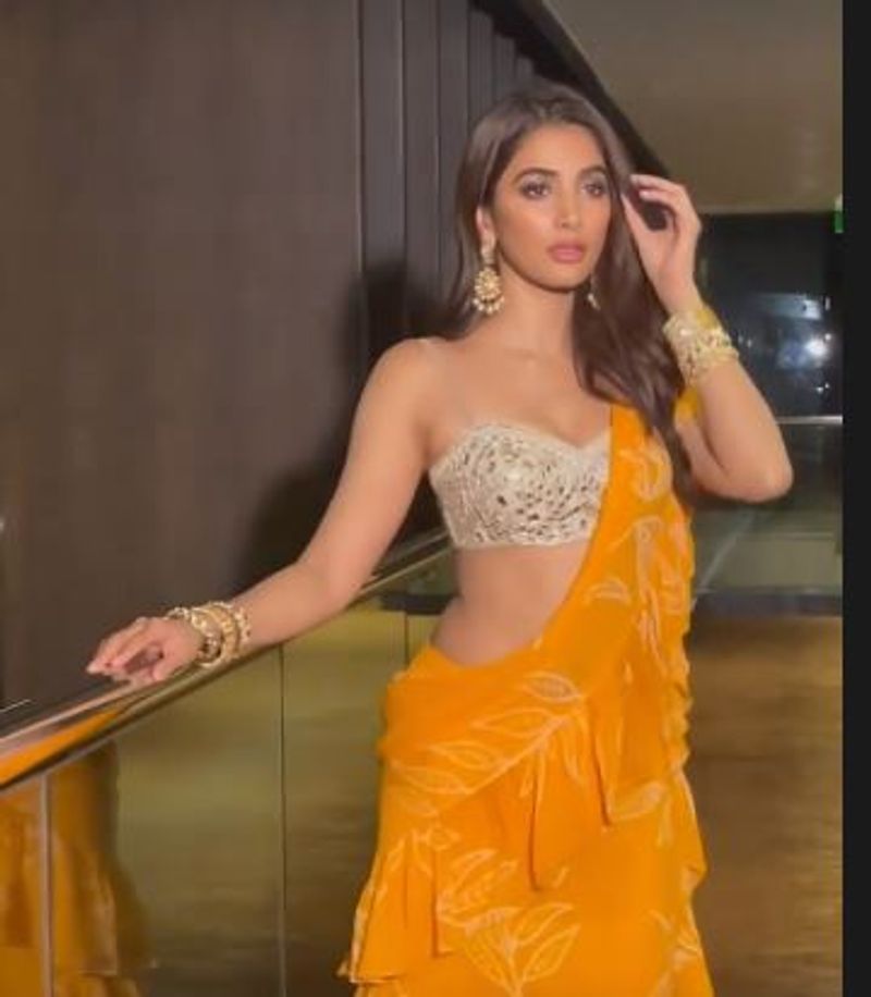 actress pooja hegde get sakshi award images goes viral