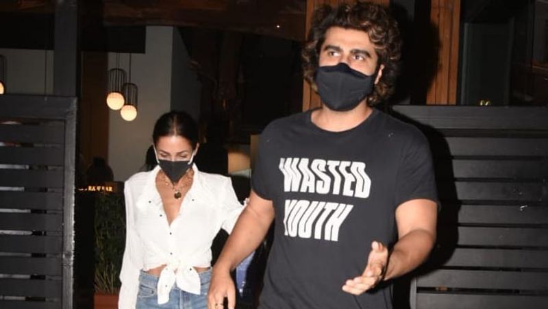arjun kapoor and malaika arora spotted at dinner date viral photos of couple