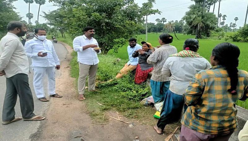 Government whip Balka Suman Chitchat with Women Farmers