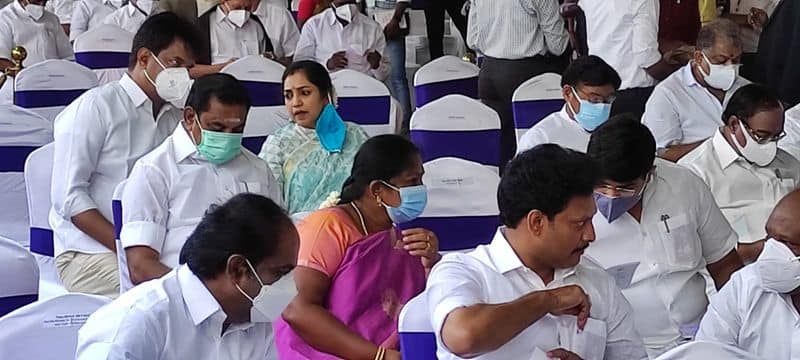 Edappadi Palanichamy alone among DMK ministers .. Photo that plunges sorrow to Admk Cadres.