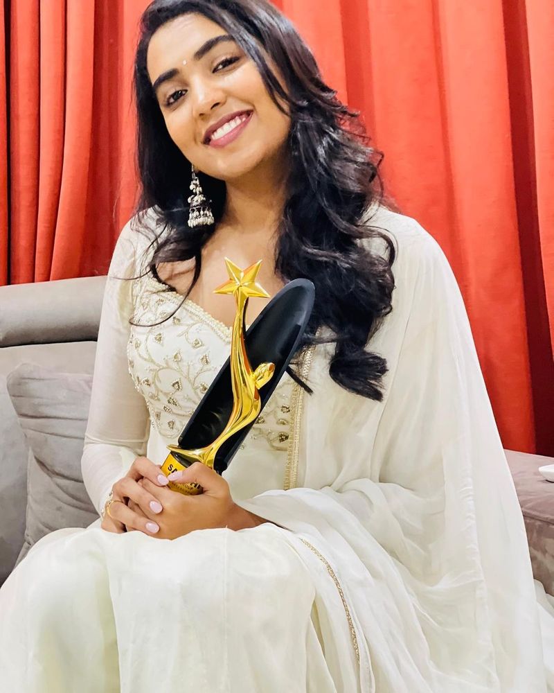 shivathmika rajashekar shared hot poses pics with got sakshi award
