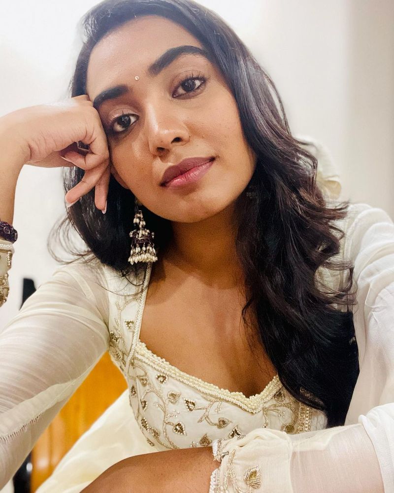 shivathmika rajashekar shared hot poses pics with got sakshi award
