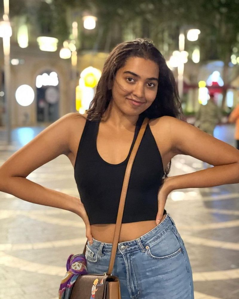 shivathmika rajashekar shared hot poses pics with got sakshi award
