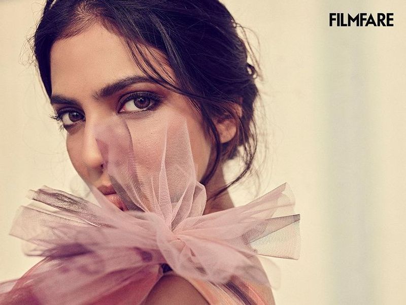 actress malavika mohanan overload hot photos