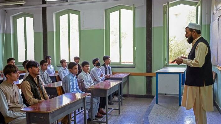 Secondary classes in Afghanistan resumes without girl students Secondary classes in Afghanistan resumes without girl students