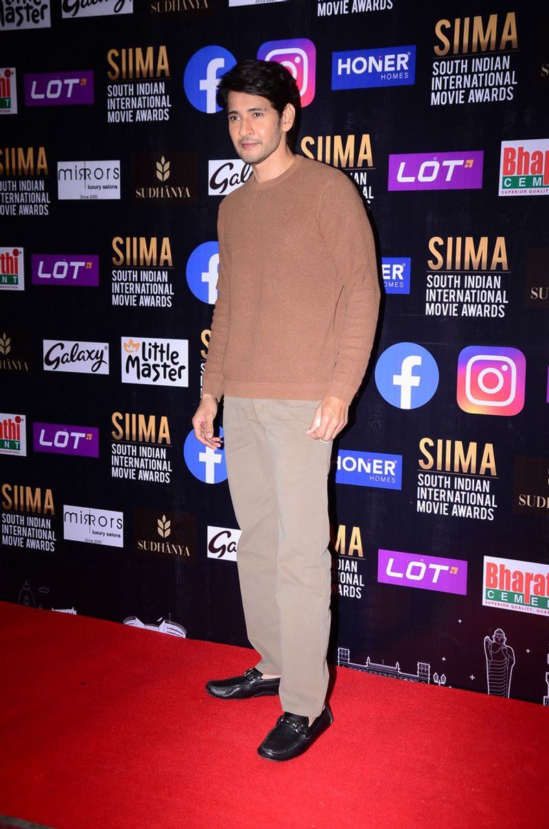 mahesh vamshi paidypalli faria abdulla nivin pauly hulchul in siima 2021 event