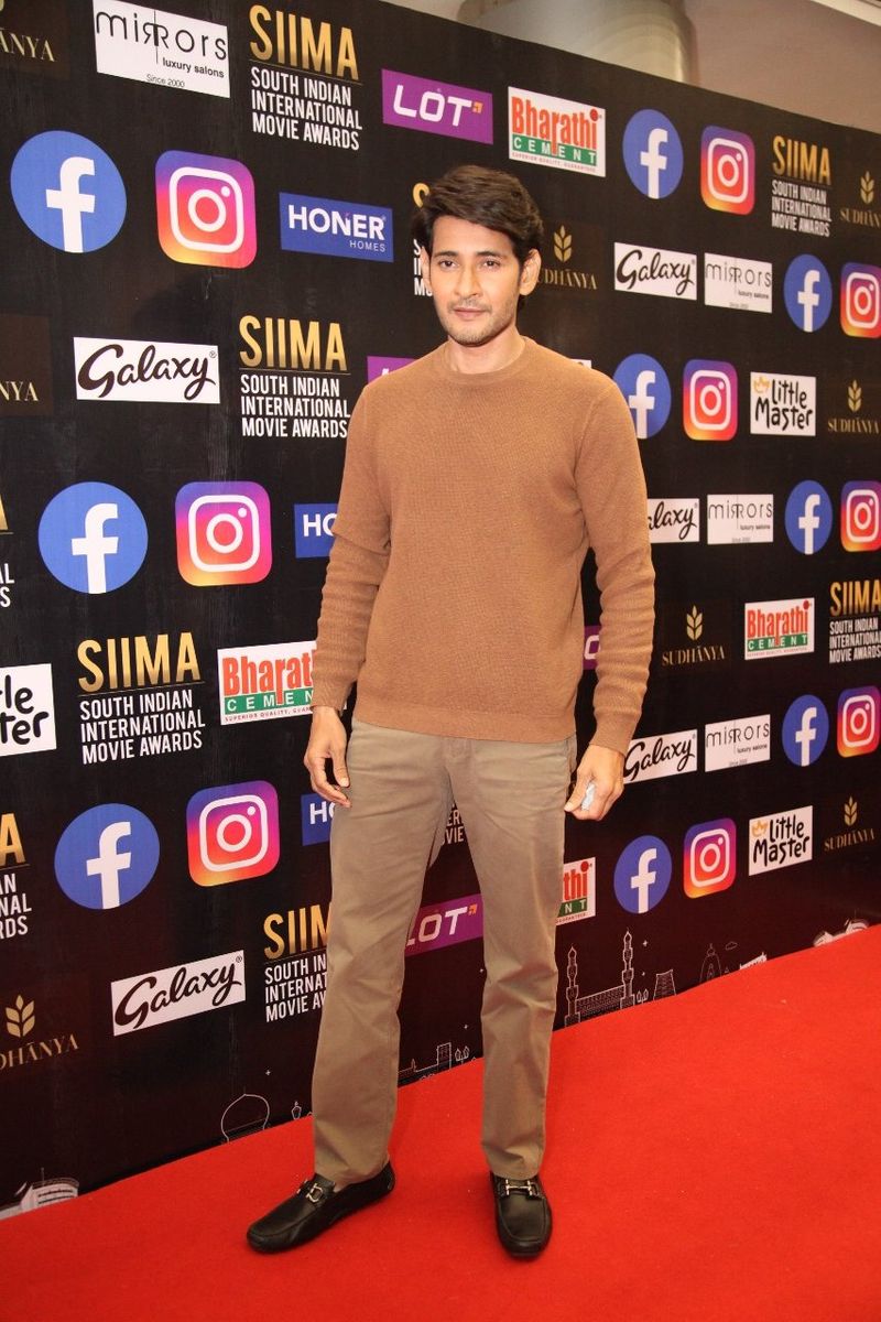 mahesh vamshi paidypalli faria abdulla nivin pauly hulchul in siima 2021 event