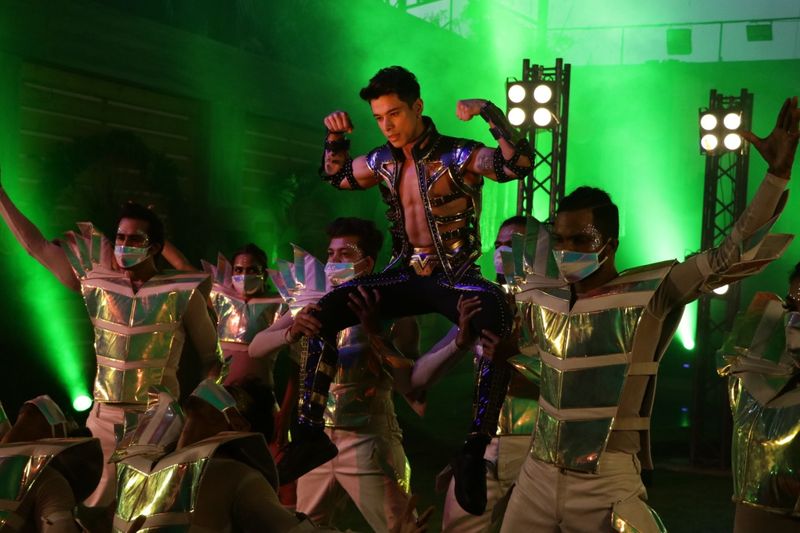Divya Agarwal and Pratik Sahejpal set fire on Big Boss ott finale stage bjc