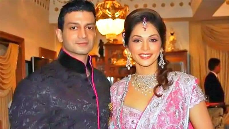 Khallas Girl Isha Koppikar Birthday Special, She is settled down with businessman Timmi Narang
