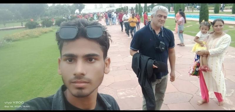Ajith in front of Taj Mahal with fans in Salt and Pepper hairstyle photos fire in internet