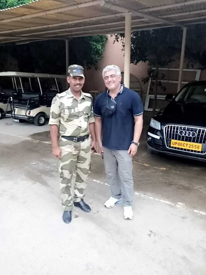 Ajith in front of Taj Mahal with fans in Salt and Pepper hairstyle photos fire in internet