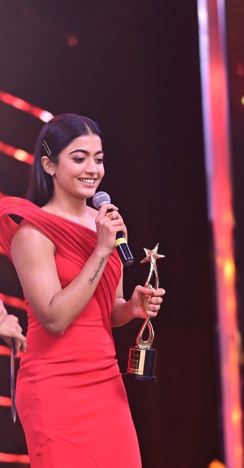 star heroin rashmika shines in siima 2021 awards she rises heat in red body con dress