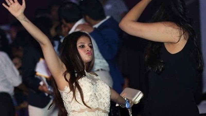 IPL 2021, different expressions of MS Dhoni-s wife Sakshi during IPL matches of CSK spb
