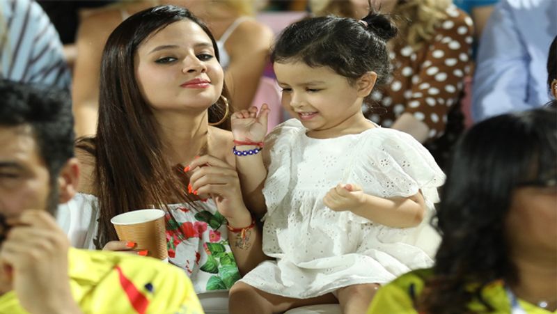 IPL 2021, different expressions of MS Dhoni-s wife Sakshi during IPL matches of CSK spb