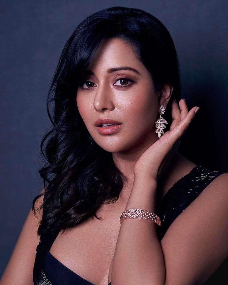raiza willson latest glitering beautiful hot photos