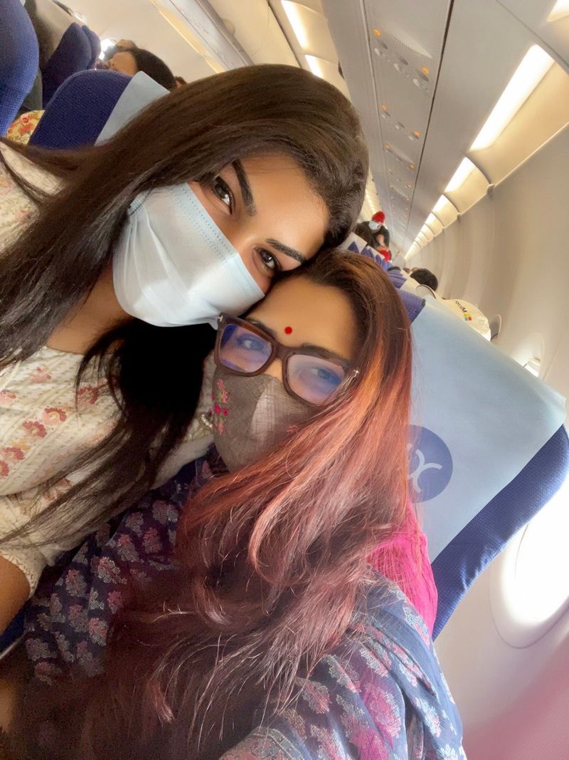 actress kushpoo sunder look like 20 years girl tought to young heroines
