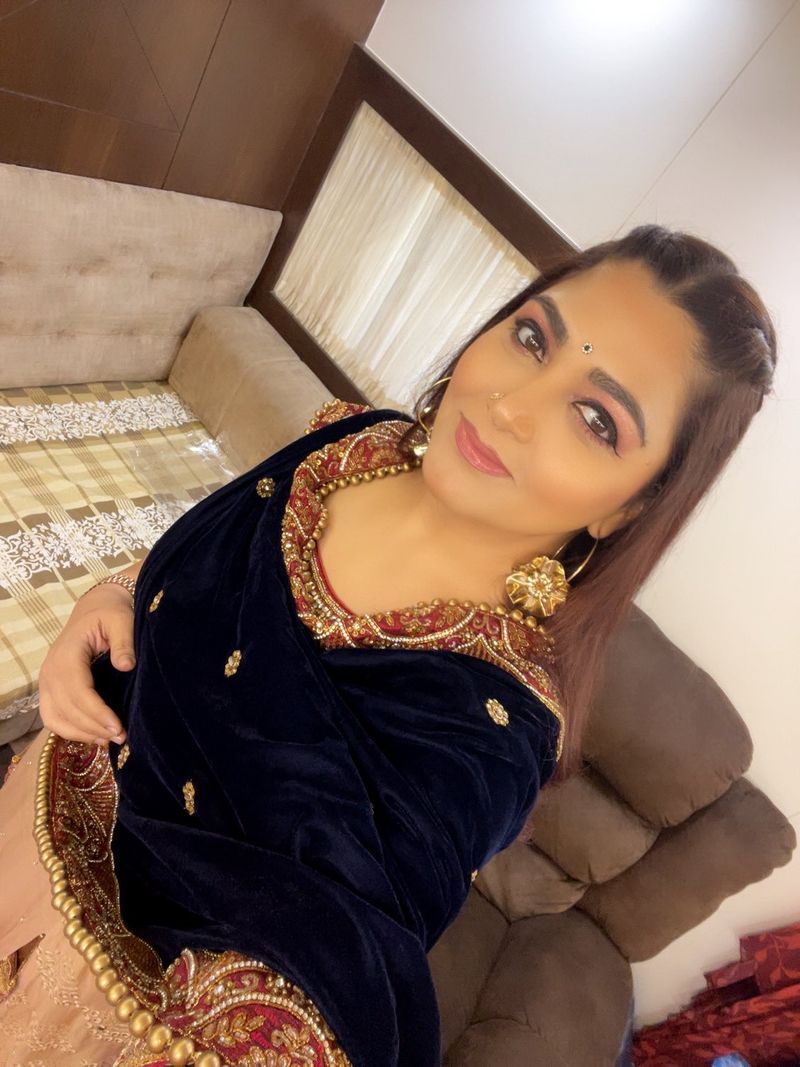 actress kushpoo sunder look like 20 years girl tought to young heroines