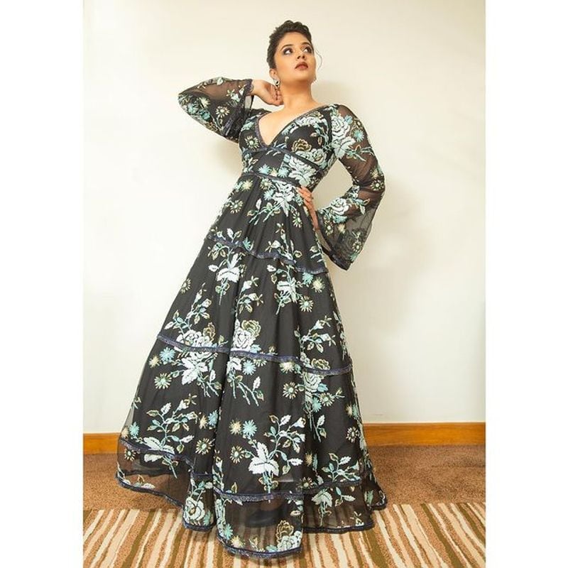 Sreemukhi stunning look for SIIMA awards 2021