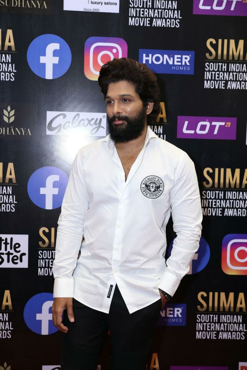 chiranjeevi allu arjun pooja hegde trivikram and other stars hulchul in siima event
